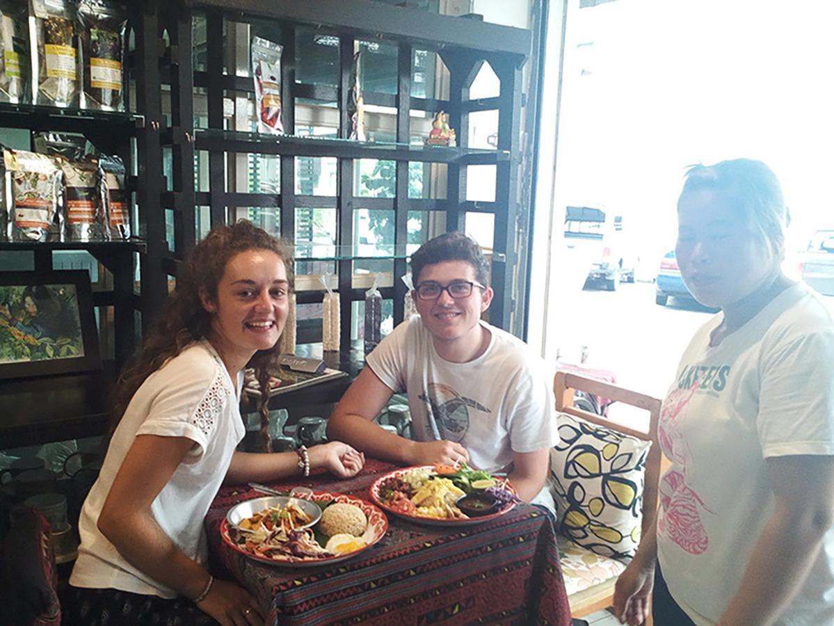 Yellow Flower Hostel 치앙라이 외부 사진
